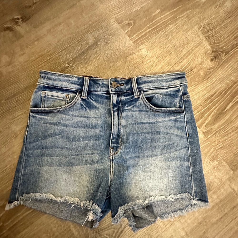 Kancan medium wash mid length shorts